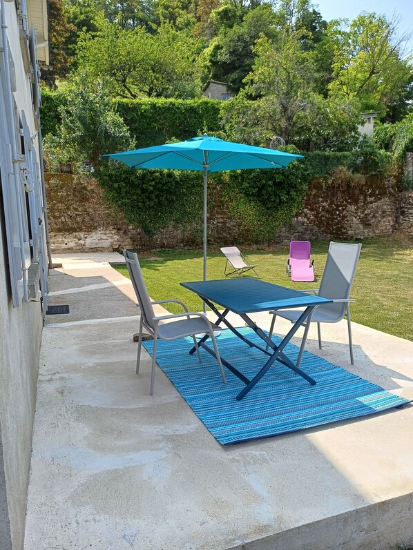 تناول الطعام بالخارج