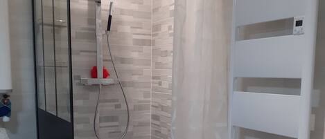 Shower, towels