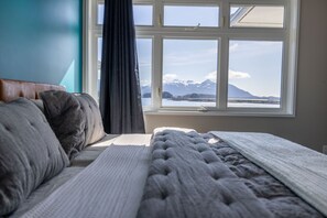 3 bedrooms, desk, WiFi, bed sheets - 757 Alice Loop: 3  BR, 2.5  BA House in Sitka, Sleeps 8 (Sitka)