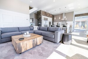 Smart TV - 757 Alice Loop: 3  BR, 2.5  BA House in Sitka, Sleeps 8 (Sitka)