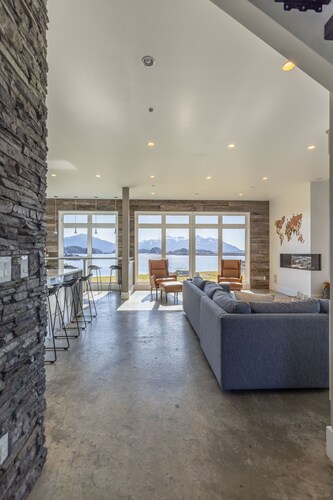 757 Alice Loop: 3  BR, 2.5  BA House in Sitka, Sleeps 8