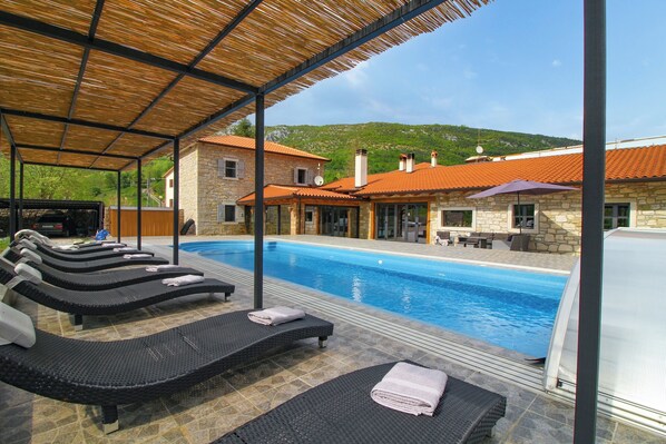 Pool - Villa Tina Livade in Gradinje - Haus für 8-12 Personen (Livade)