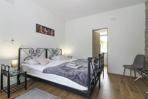 4 Schlafzimmer, Bügeleisen/Bügelbrett, WLAN, Bettwäsche