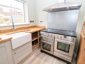 Réfrigérateur, lave-vaisselle, bouilloire électrique, grille-pain