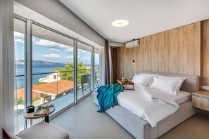 4 chambres, fer et planche à repasser, Internet gratuit, draps fournis