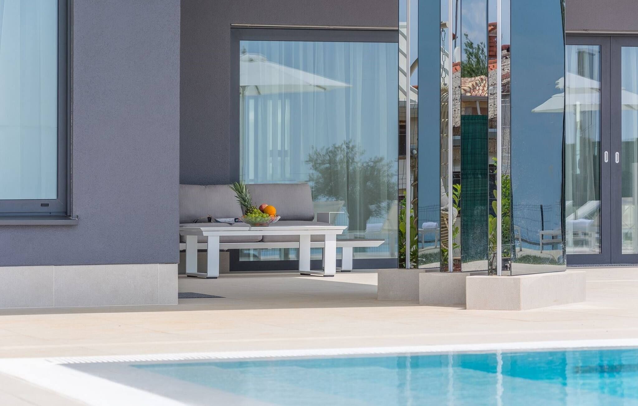 حمّام سباحة مُدفَّأ