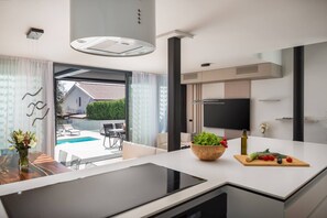 Fridge, microwave, oven, stovetop