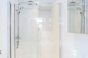 Towels - Valkyrie Road (Westcliff-on-Sea)