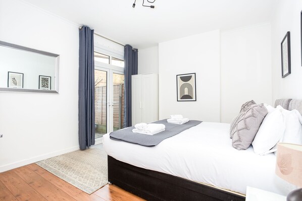 2 bedrooms, free WiFi, bed sheets - Valkyrie Road (Westcliff-on-Sea)