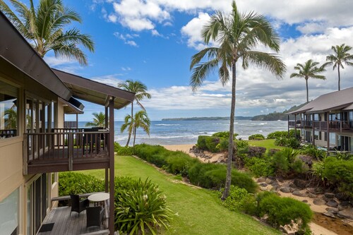 Beachfront Escape w/ Old Hawai'i Feeling - Fall Asleep Listening to the Waves