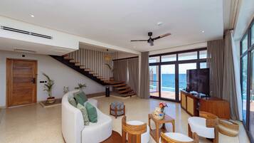 Presidential Villa | Area keluarga | Televisi LED 47-inci dengan saluran TV satelit dan TV