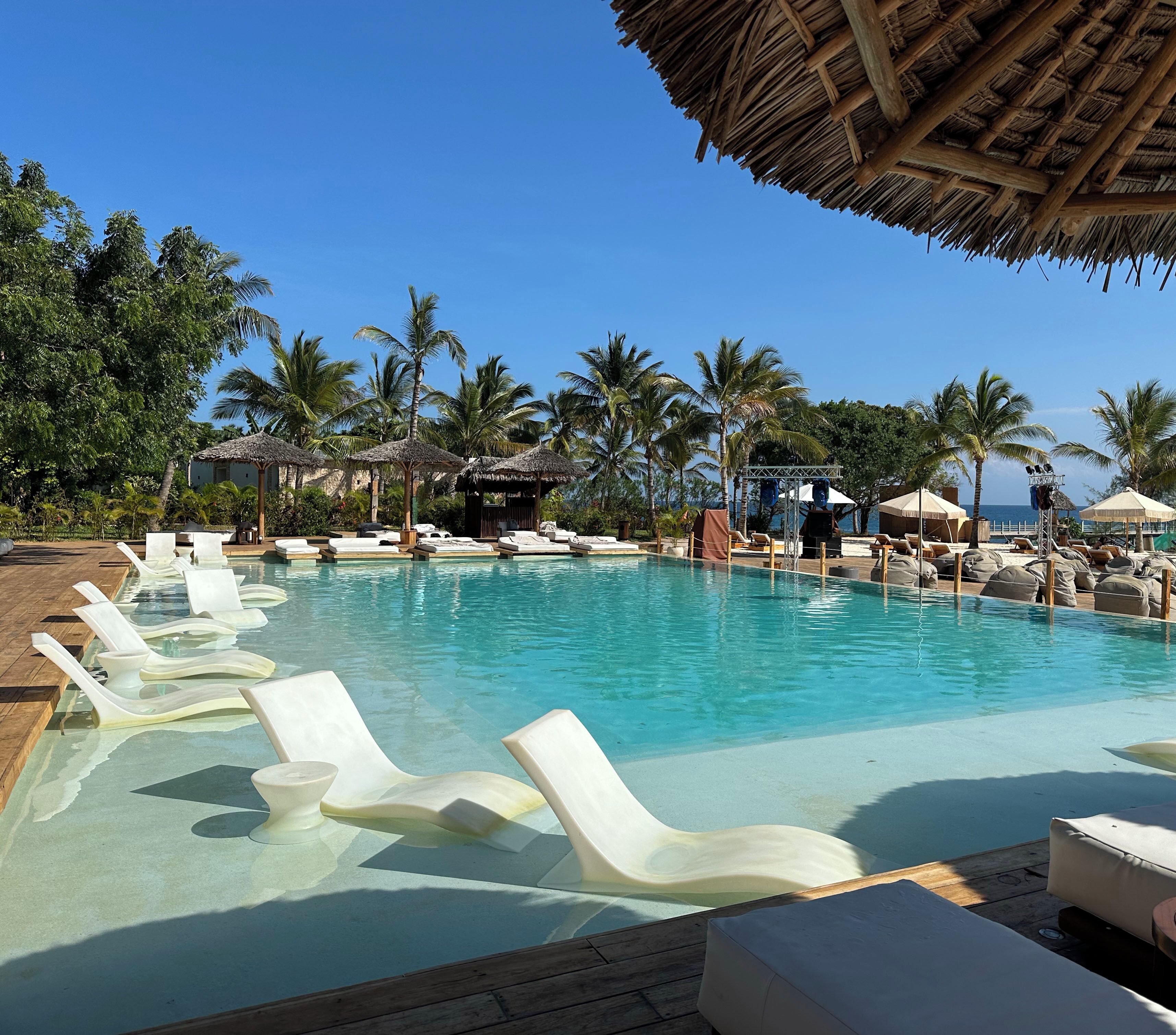 2 outdoor pools