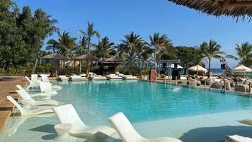 2 outdoor pools