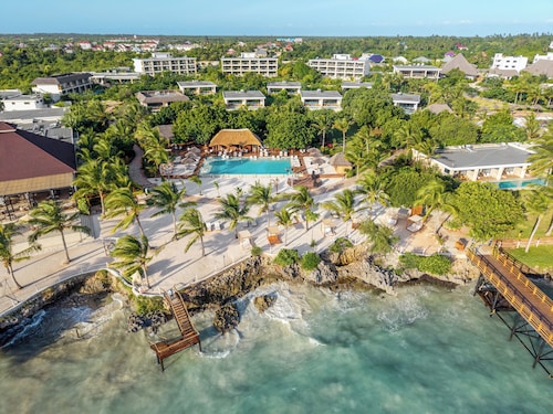 Kwanza Resort By SUNRISE