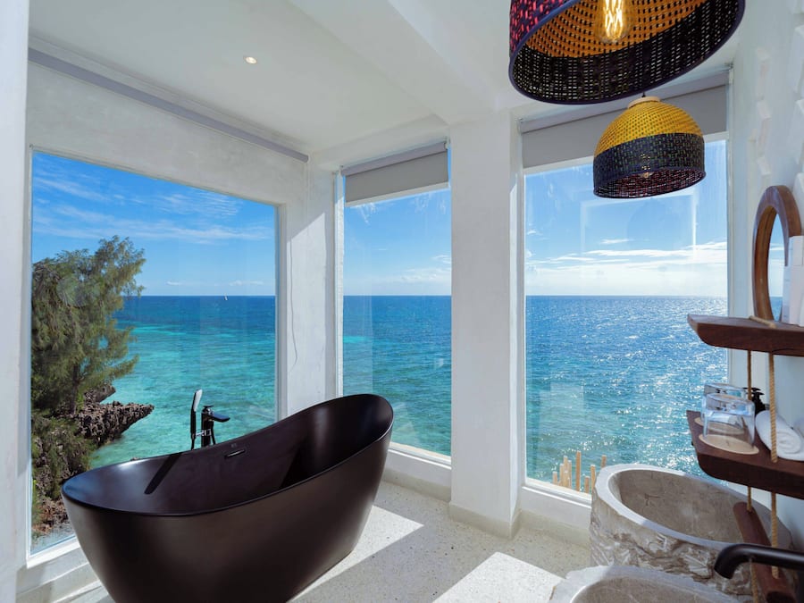 Presidential Villa +16 | Bathroom | Free toiletries, hair dryer, bathrobes, slippers