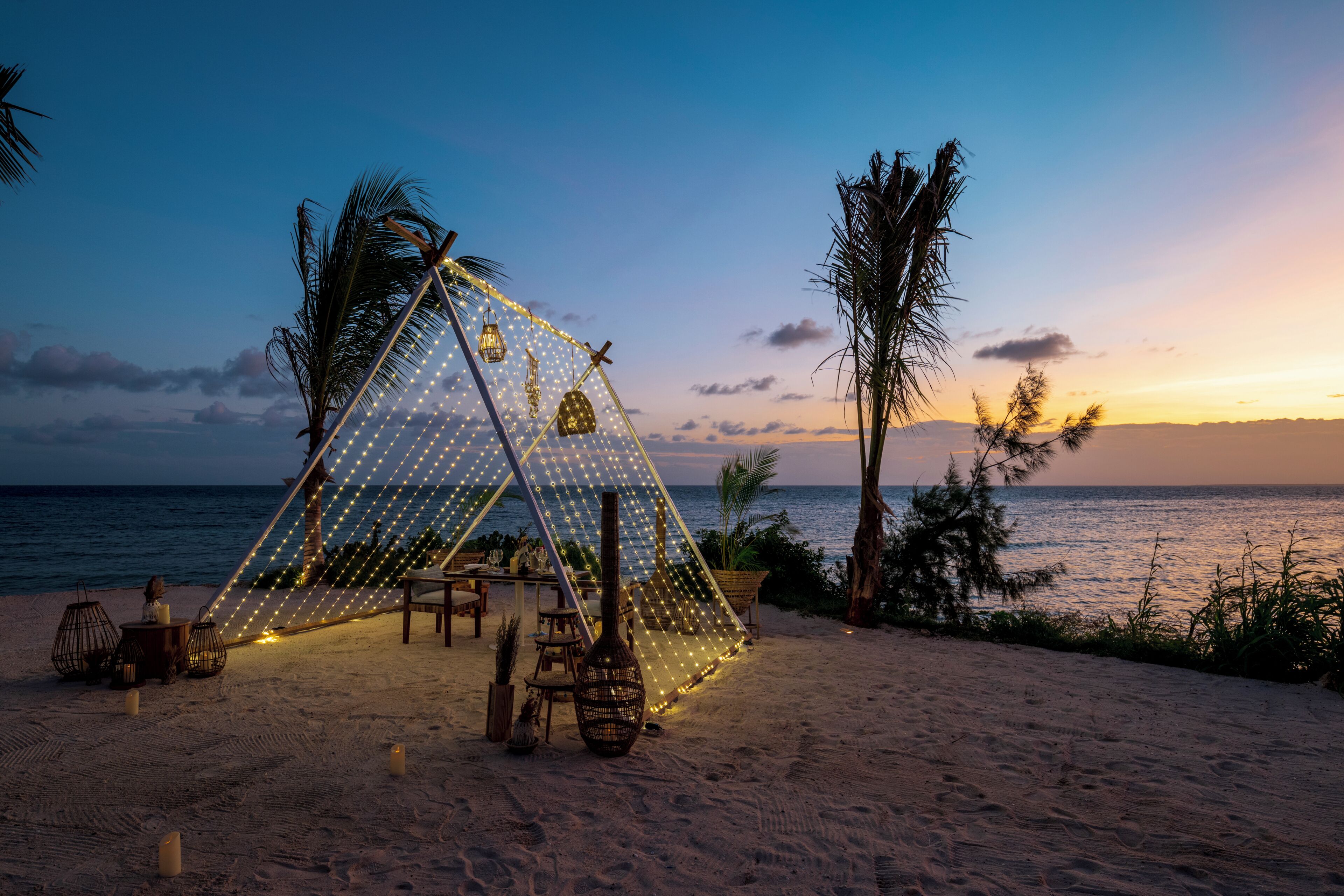 3 restaurants; breakfast, lunch, dinner and brunch served 