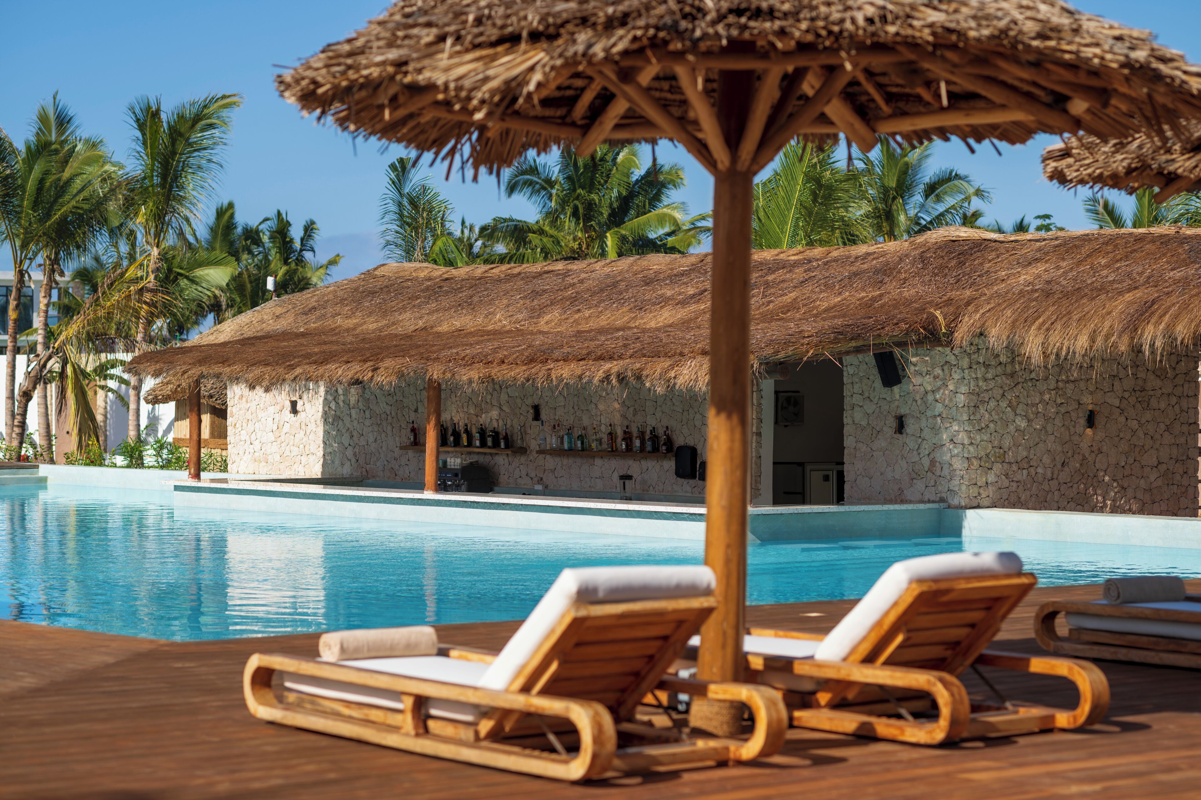 3 bars, 2 bars en bord de piscine, bar de plage