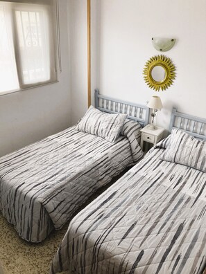 2 bedrooms, iron/ironing board, travel crib, free WiFi - Sea, Sand & Sun in Torre del mar (Torre del Mar)