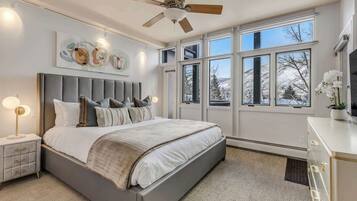 3 bedrooms, in-room safe, iron/ironing board, travel cot