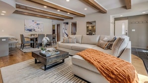 Smart TV, fireplace, stereo, offices - Updated Core 3 BR, 3 BA with AC, Pool & Hot-tub! (Aspen)