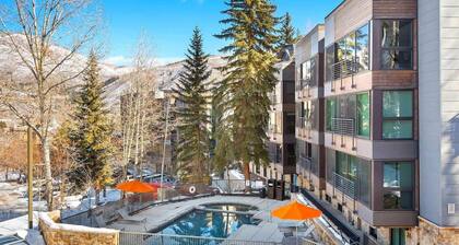 Ski-in/out! 3 BR, 3 BA Aspen Condo w/ Hot-tub!