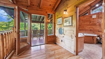 Cabin, 3 Bedrooms | Bathroom | Towels