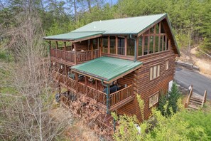 Exterior - Wilderness Lodge 3 Bedroom Cabin by RedAwning (Sevierville)