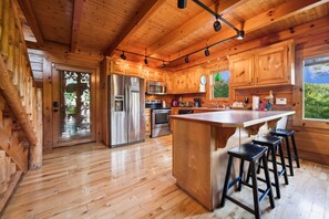 Interior - Wilderness Lodge 3 Bedroom Cabin by RedAwning (Sevierville)