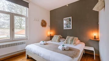 3 bedrooms, iron/ironing board, travel crib, WiFi