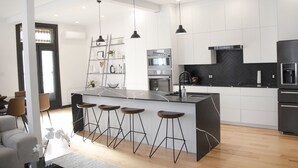 Kaffetrakter/tekoker, kjøleskap, mikrobølgeovn og ovn