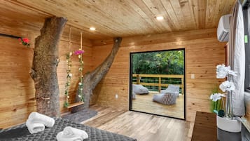 6 chambres, coffres-forts dans les chambres, bureau