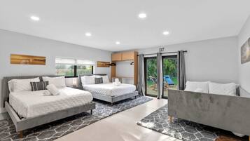 6 bedrooms, desk, iron/ironing board, travel crib