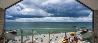 Beach apartment directly on the south beach with panoramic sea view!