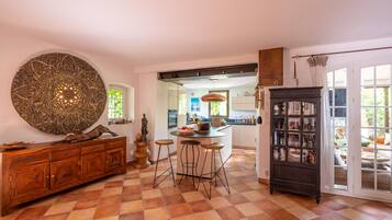Micro-ondes, four, plaque de cuisson, lave-vaisselle
