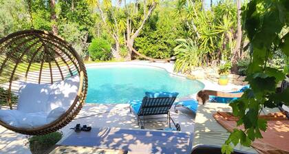 Green setting at Cap Brun (Toulon, Var) Villa with spa pool close to beaches.