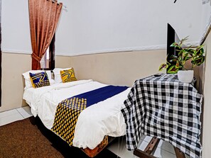 Room - Spot On 91425 Mekargalih Homestay Syariah (Mekargalih)