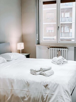 Iron/ironing board, free WiFi, bed sheets