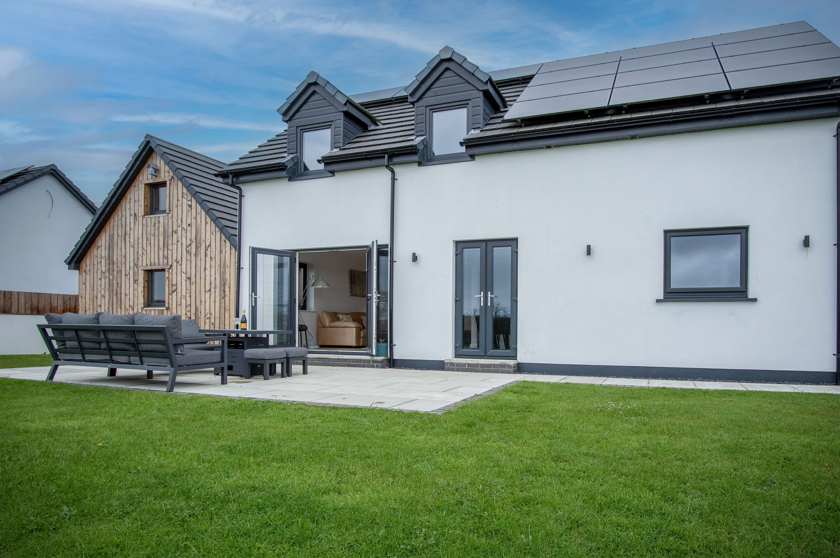 Field View - 3 Bedroom Luxurious Home - Reynalton