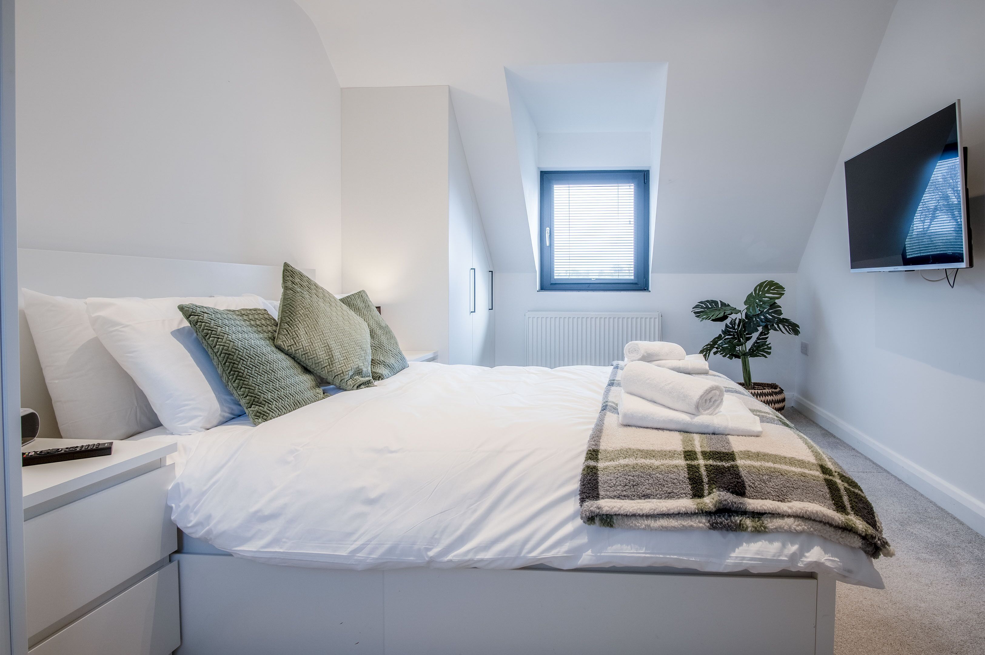 Field View - 3 Bedroom Luxurious Home - Reynalton