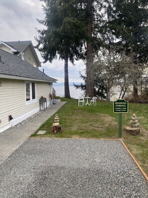 Property grounds - No Steps or Stairs! (Clinton)