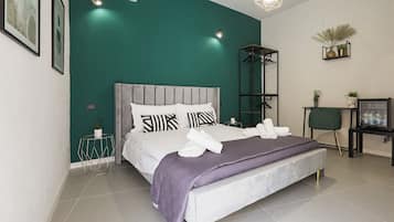 Green Room | Memory foam beds, minibar, free WiFi, bed sheets