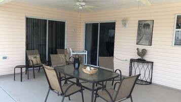 House, Multiple Beds, Lanai, Garden View | Outdoor dining