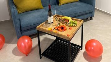 Minibar, free WiFi, bed sheets