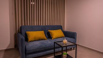 Minibar, free WiFi, bed sheets