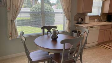 Villa, Berbilang Katil, Pool Access, Garden View | Tempat makan