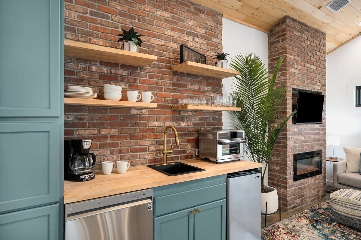 Fridge, microwave, dishwasher, coffee/tea maker