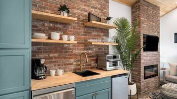 Fridge, microwave, dishwasher, coffee/tea maker