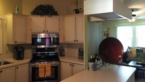 Private kitchen - 1715 Palm Aire Dr (Lady Lake)