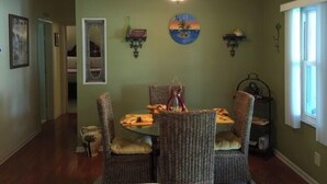 Dining - 1715 Palm Aire Dr (Lady Lake)