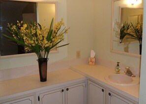 House, Multiple Beds, Kitchen, Garden View | Bathroom - 1715 Palm Aire Dr (Lady Lake)